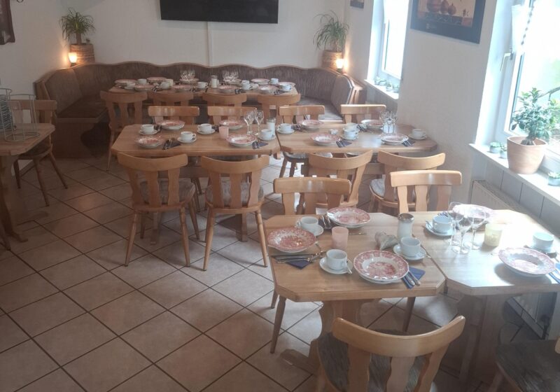 Weidener-grillstuebchen-tische